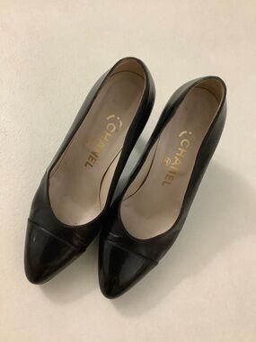 Authentic vintage Chanel Cap Toe Pumps heel size 35